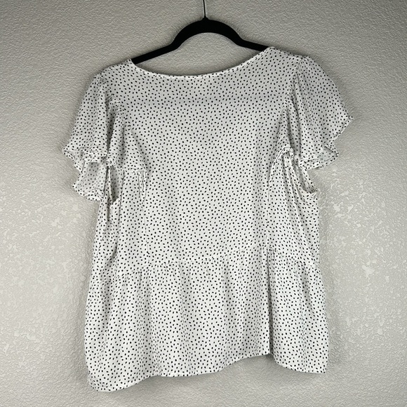 Urban Romantics White and Black Polka Dot Short Sleeve Flowy Top Size Large - Picture 3 of 4
